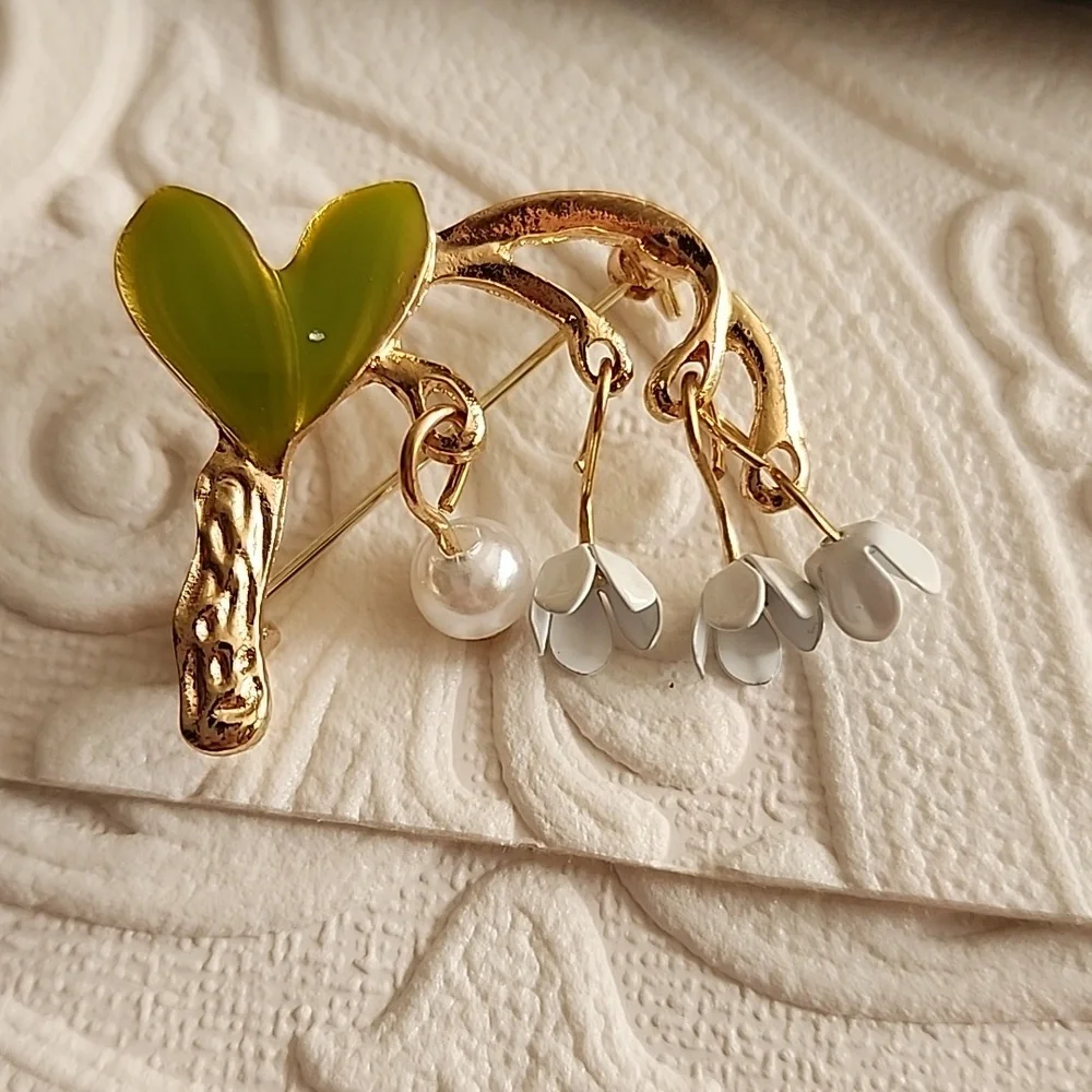 FLOWER Brooch Simulated Pearl Lily of the valley - Picture 2 of 3